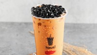 Boba murah dan enak selanjutnya bisa kamu temui di HAUS! yang punya banyak cabang di Jabodetabek. Varian Boba Brown Sugar Fresh Milk dan Boba Brown Sugar Milk Tea dibanderol Rp 15 ribuan. Ada juga Thai Tea dengan Boba Caramel yang sayang dilewatkan. Foto: haus.indonesia