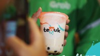 Mungkin kamu sudah tak asing dengan Teguk, gerai minuman murah meriah dan menyegarkan. Dari kategori boba, mereka menawarkan harga mulai dari Rp 14 ribu untuk Thai Tea Boba. Kemudian ada varian lain seperti taro boba dan Ovaltine boba seharga Rp 26 ribuan. Foto: teguk.indonesia
