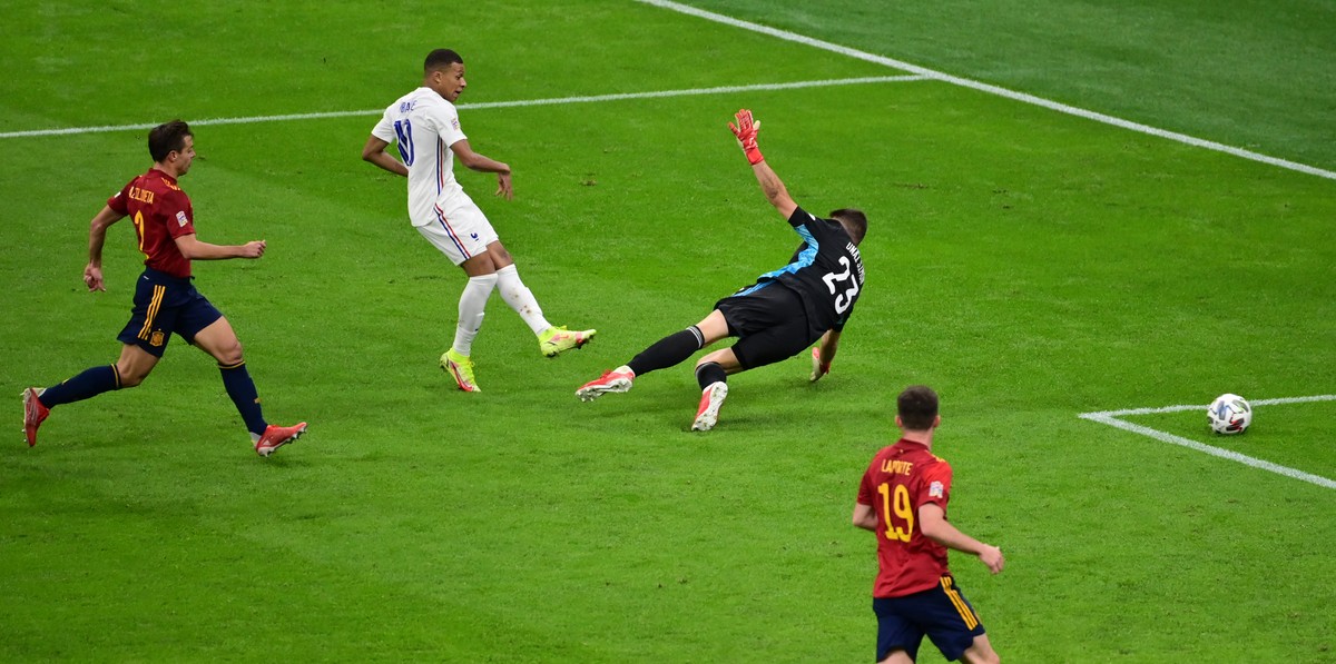 Gol kemenangan Prancis yang dicetak Kylian Mbappe diklaim offside. (Foto: Getty Images/Pool)