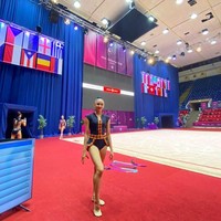 Meski belum sepenuhnya lancar berbahasa Indonesia, Sutjiati bertekad untuk mengharumkan Tanah Air dengan prestasinya sebagai pesenam. Targetnya dalam waktu dekat adalah bisa memenangkan pertandingan dalam SEA Games mendatang. Foto: Instagram @sutji.ritma