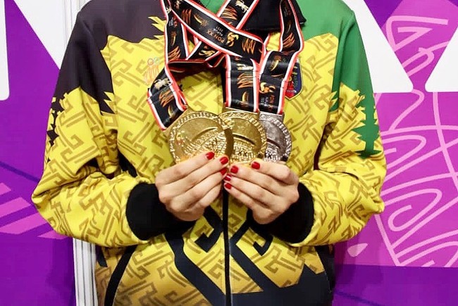 Lagu Bengawan Solo pun mengantarkan Sutjiati memenangkan dua emas dan satu perak dalam PON XX Papua untuk Lampung. Foto: Instagram @sutji.ritma