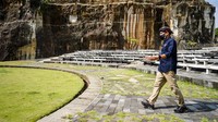 Souvenir adalah hal penting yang harus ada dalam tempat wisata, apalagi bila souvenirnya berkualitas. Salah satunya adalah yang dilakukan oleh kelompok tani di Desa Wisata Dewi Sambi Tebing Breksi dimana mereka berinovasi dengan membuat cemilan berupa kripik yang cukup unik karena berasal dari bermacam sayuran yang belum pernah ada yang produksi.