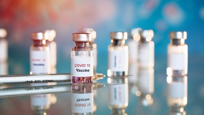 Vaksin Zifivax dari Mana? Ini Produsen dan Asal Negaranya Vaccine and syringe injection It use for prevention, immunization and treatment from COVID-19