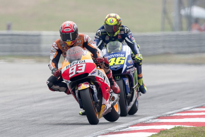 KUALA LUMPUR, MALAYSIA - OCTOBER 25:  Marc Marquez of Spain and Repsol Honda Team leads Valentino Rossi of Italy and Movistar Yamaha MotoGP during the MotoGP race during the MotoGP Of Malaysia at Sepang Circuit on October 25, 2015 in Kuala Lumpur, Malaysia.  (Photo by Mirco Lazzari gp/Getty Images)