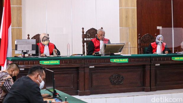 wakil bupati sidoarjo utang piutang