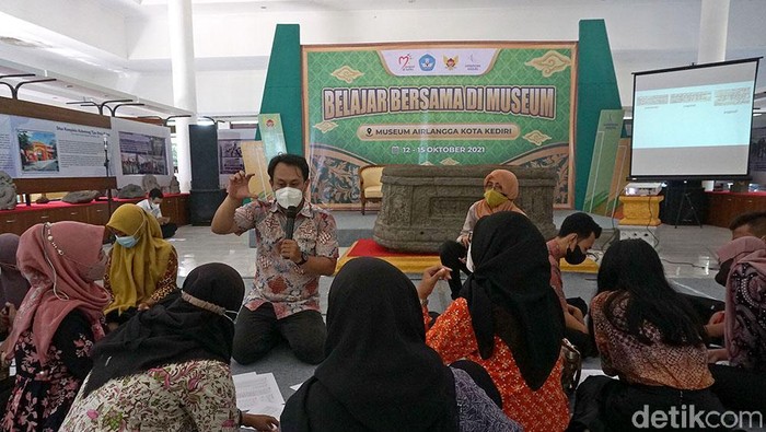 belajar bersama di museum