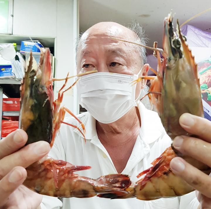 Beli 5 Ekor Udang Saus Telur Asin di Kaki Lima, Pria Ini Kaget Harganya Rp 700 Ribu!