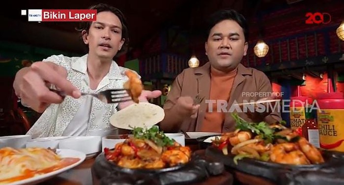 Bikin Laper! Dimas Beck Santap Fajita dan Burrito yang Mantul