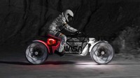 Sebagai catatan NASA tidak mungkin memperkenalkan motor di bulan. Jika memang benar-benar diproduksi atau benar-benar dihadirkan bisa dipastikan motor ini akan masuk ke dalam museum Petersen Automotive di Los Angeles. Foto: Pool (visordown)