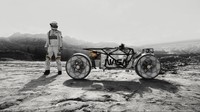 desainer asal Rusia Andrew Fabishevskiy yang mendesain Nico von Hookie, membayangkan bagaimana wujud motor yang cocok untuk bisa melintas di bulan. Foto: Pool (visordown)