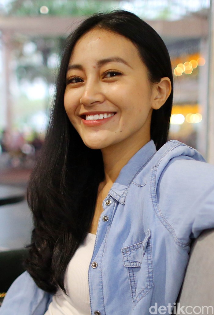 dokter yang sekaligus merangkap jadi selebgram Clarin Hayes terus memberikan edukasi dibidang kesehatan dan kecantikan di bilangan Serpong, Tangerang, Banten.