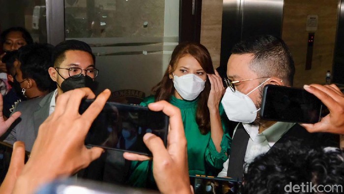 Artis Tamara Bleszynski menyambangi Bareskrim Polri. Tamara mendatangi Bareskrim untuk mengkonsultasikan permasalahan hukum yang tengah menimpanya.