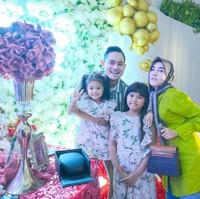 Tas Hermes yang menjadi kado Shandy Purnamasari diketahui sebagai tas edisi terbatas, yaitu jenis Hermes Kelly 22cm. Dikutip dari akun @hermes_selebriti, harga tas Hermes hadiah Gilang untuk Shandy mencapai US$ 326.500 atau sekitar Rp 4,7 miliar. Foto: Dok.Instagram @shandypurnamasari.