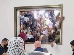 Awas Mata Tertipu! Lihat Foto Ini Tak Cukup Sekali Ataupun Sekilas