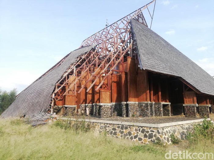 Gedung Geo Theater Sumedang belum juga diperbaiki