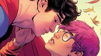 Dalam bocoran halaman komik yang dipublikasikan DC Comics, ia tampak menjalin hubungan spesial dengan Jay Nakamura.  Foto: DC Comics/ Istimewa