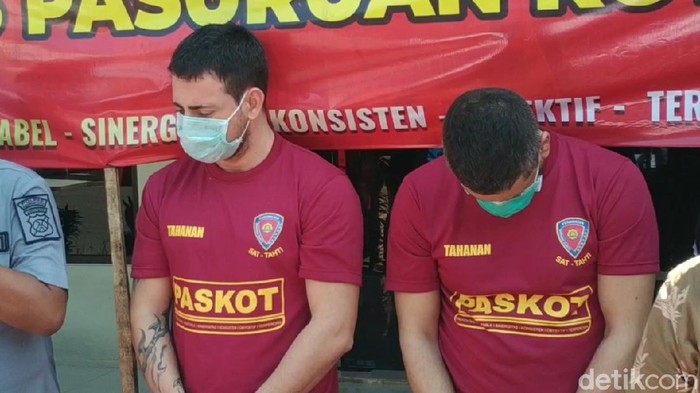 Dua warga negara (WN) Bulgaria, VBD (38) dan PPB (41) diringkus dalam kasus skimming. Selain di Kota Pasuruan, mereka juga beraksi di sejumlah daerah di Jawa Timur.