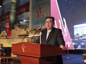 Disaksikan Kim Jong-Un, Tentara Korea Utara Pamer Kekuatan