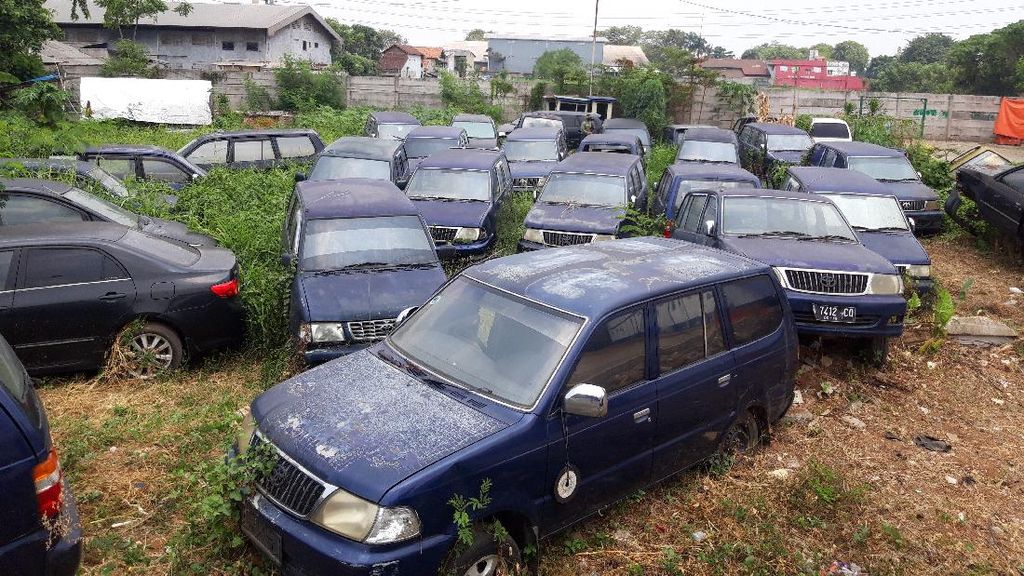 Potret Kuburan Mobil di Kantor Dishub Kota Tangerang