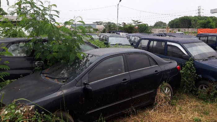 'Kuburan' Mobil di Kantor Dishub Kota Tangerang (Foto: Rakha/detikcom)