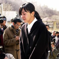 Pada 2002, Lee Seong-yeon terlibat kasus tabrak lari. Filmnya berjudul Again yang saat itu sedang tayang jeblok pendapatannya.  Foto: dok. AFP