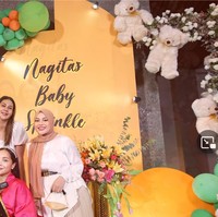 Untuk merayakan dan menyambut anak lelaki keduanya, keluarga dan sahabat juga sempat mengadakan acara kejutan untuk Gigi. Mereka menggelar Baby Sprinkle yang dihadiri oleh orang-orang tersayang. Gigi pun sangat tersentuh sampai menangis. Foto: YouTube Rans Entertainment