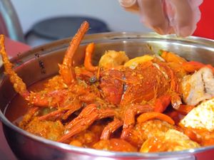5 Makanan Terpedas Versi Youtuber Mgdalenaf , Ada Tahu Gejrot hingga Martabak Cabe