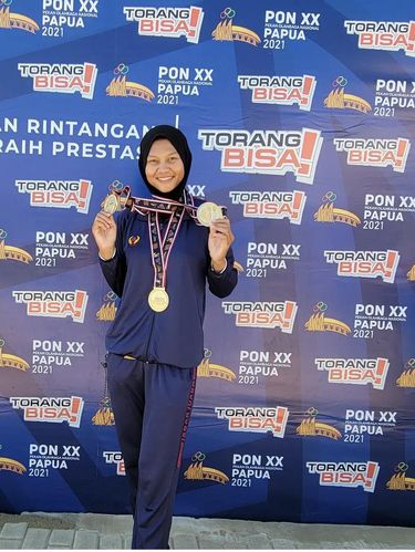 Melani Putri adalah peraih 3 medali emas Cabor Dayung di kelas rowing nomor Women's Four Sculls (W4X), Lightweight Women's Double Sculls (LW2X) dan Womens Double Sculls (W2X).
