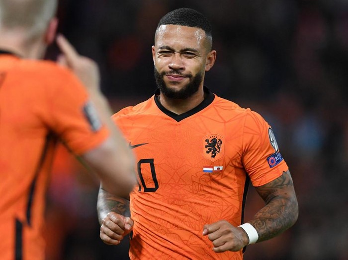 Netherlands forward Memphis Depay celebrates scoring his teams second goal during the FIFA World Cup Qatar 2022 qualification group G football match between The Netherlands and Gibraltar at De Kuip stadium, in Rotterdam, on October 11, 2021. (Photo by JOHN THYS / AFP)