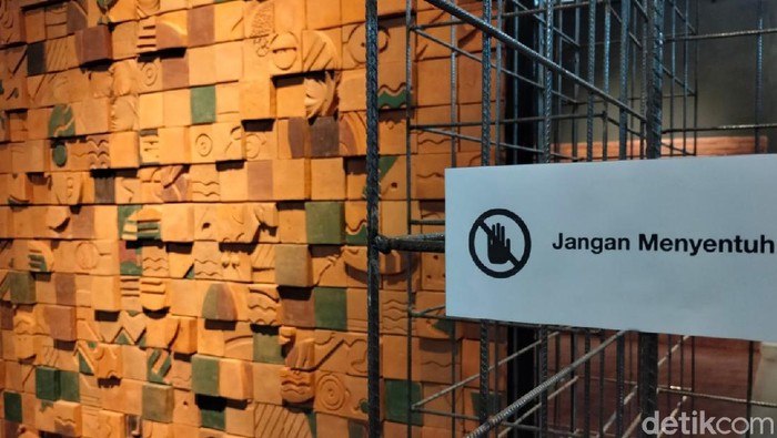 Pameran yang menampilkan karya terakota dari belasan seniman resmi digelar di Majalengka, Jawa Barat. Pameran bertajuk Terracotta Triennale 2021 ini digelar di Jebor Hall Jatiwangi art Factory (JaF) Desa Jatisura, Kecamatan Jatiwangi.

Dalam pameran tersebut rupa-rupa karya terakota yang dibuat oleh belasan seniman dari berbagai daerah di Indonesia hingga mancanegara dikumpulkan untuk dipajang.