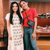 Millen Cyrus sendiri memang terkenal memiliki wajah yang cantik tanpa perlu operasi plastik. Keponakan dari Ashanty itu juga kerap kali mengundang kontroversi melalui penampilannya yang makin terlihat bak wanita tulen. Foto: Instagram/@millencyrus