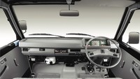 Bagian dalam interior Mitsubishi L300 juga masih terkesan lawas. Foto: Dok. MMKSI