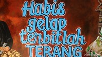 Pantauan di lokasi, mural itu berada di tembok kompleks museum sisi barat. Terdapat beberapa mural yang berceritakan Kota Jepara.