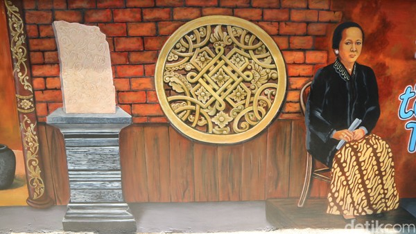Mural itu juga sebagai daya tarik baru. Itu juga memberikan kesempatan perupa untuk ekspresikan mereka. Dan mural itu juga menggambar sejarah Jepara. Jadi memperkuat identitas Museum Kartini, kata Kepala Dinas Pariwisata dan Kebudayaan Kabupaten Jepara, Zamroni Lestiaza. Mural itu juga sebagai daya tarik baru. Itu juga memberikan kesempatan perupa untuk ekspresikan mereka. Dan mural itu juga menggambar sejarah Jepara. Jadi memperkuat identitas Museum Kartini, kata Kepala Dinas Pariwisata dan Kebudayaan Kabupaten Jepara, Zamroni Lestiaza.