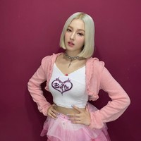 “Karena aku seorang penyanyi, aku berharap dinilai karena nyanyian, tarian, dan gayaku. Tapi aku tidak merasa berat badan yang aku turun atau naikkan penting. Aku tidak tahu kenapa orang begitu fokus pada tubuhku,” ungkap Nancy Momoland. Foto: dok. Instagram nancyjewel_mcdonie_