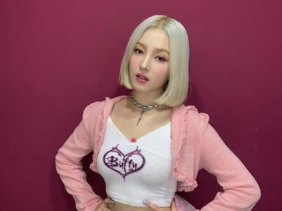 10 Foto Idol KPop Cantik Blasteran, Ada Nancy Momoland dan Danielle NewJeans