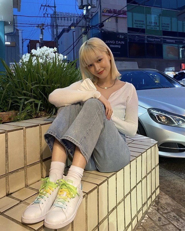 “Belakangan ini, aku memastikan untuk makan dua kali sehari, dan aku menemukan pentingnya tidak kelaparan saat diet. Aku memastikan untuk makan banyak makanan sehat yang terbuat dari salad atau nasi merah,” timpal pelantun lagu ‘BBoom BBoom’ itu. Foto: dok. Instagram nancyjewel_mcdonie_