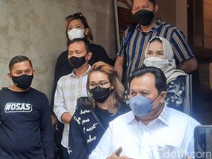Orang Tua Ayu Ting Ting Dicecar 18 Pertanyaan Terkait Akun Gundik Empang