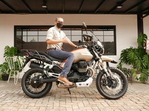 Ini Pemilik Pertama Moto Guzzi V85 TT Travel di Indonesia, Harga Setara SUV Palisade