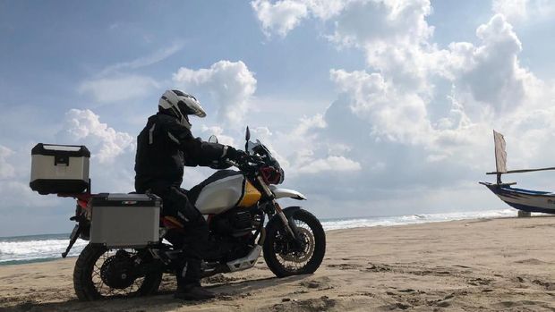 Pemilik pertama Moto Guzzi V85 TT Travel di Indonesia