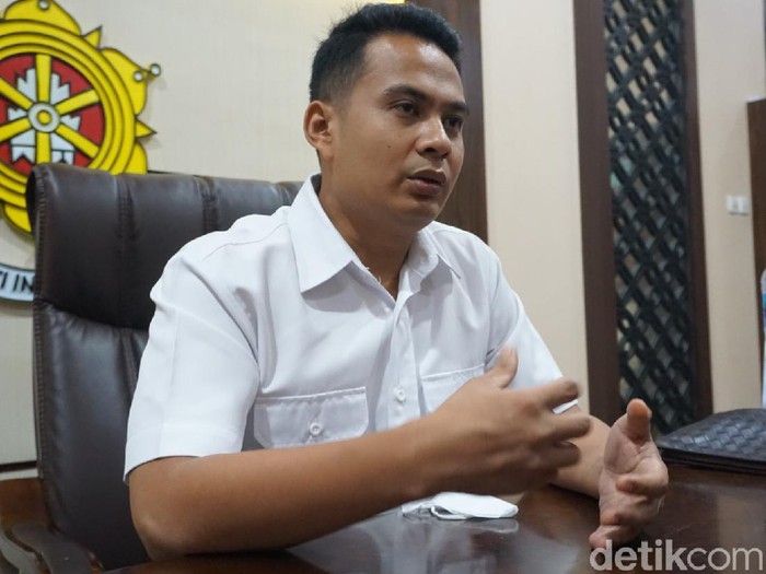 Kasat Reskrim Polres Mojokerto AKP Tiksnarto Andaru Rahutomo menjelaskan, pihaknya telah menerima laporan penipuan yang diduga dilakukan Mustakim.