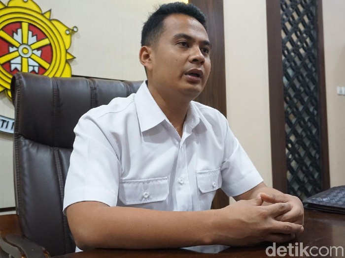 Kasat Reskrim Polres Mojokerto AKP Tiksnarto Andaru Rahutomo menjelaskan, pihaknya telah menerima laporan penipuan yang diduga dilakukan Mustakim.