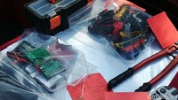 Sejumlah barang bukti disita dari tersangka di antaranya mobil, handphone, buku tabungan, kartu ATM, paspor, surat izin tinggal dan banyak alat yang berhubungan dengan kejahatan skimming.