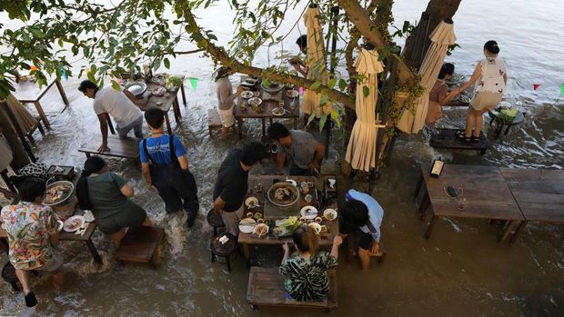 Restoran Banjir di Thailand