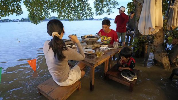 Restoran Banjir di Thailand