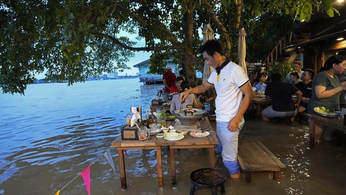 Restoran Banjir di Thailand