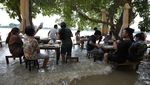 Foto: Tergenang Air, Restoran Ini Jadi Hits di Thailand