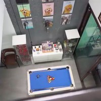 Sebuah meja billiard mini menjadi vocal point di tengah rumah (Foto: YouTube/Boy William)