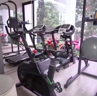 Rumah tersebut juga dilengkapi sebuah mini gym. Namun, Caesar mengaku baru menggunakannya tiga kali sejak rumahnya dibangun. (Foto: YouTube/Boy William)