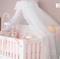 Mereka juga sudah menyiapkan sebuah kamar khusus untuk calon buah hati. Nuansa pink mendominasi kamar tersebut. (Foto: YouTube/Boy William)